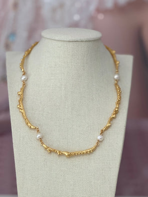 Such Grace and Style Pearl Necklace