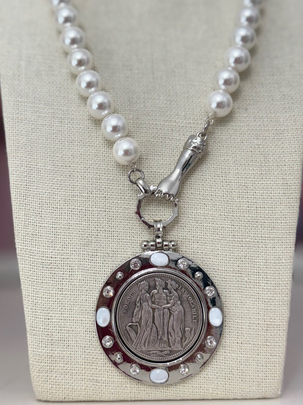 The Three Graces Necklace- White Pearl Necklace